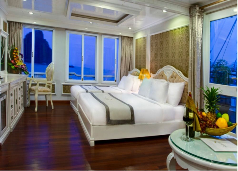Халонг: Signature Halong Cruise