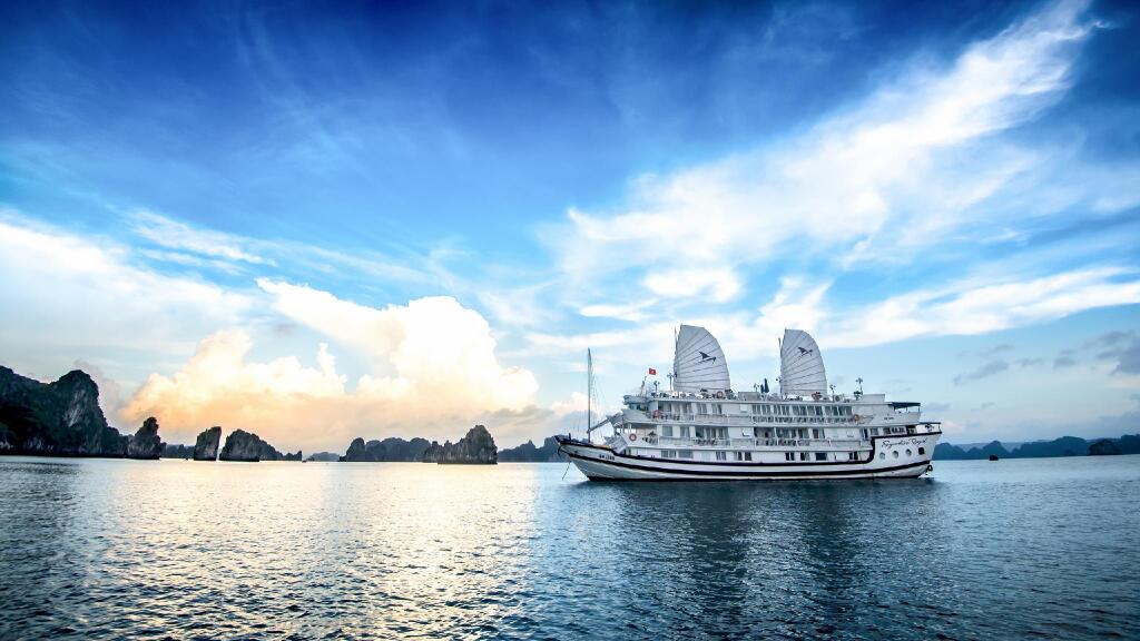Халонг: Signature Halong Cruise