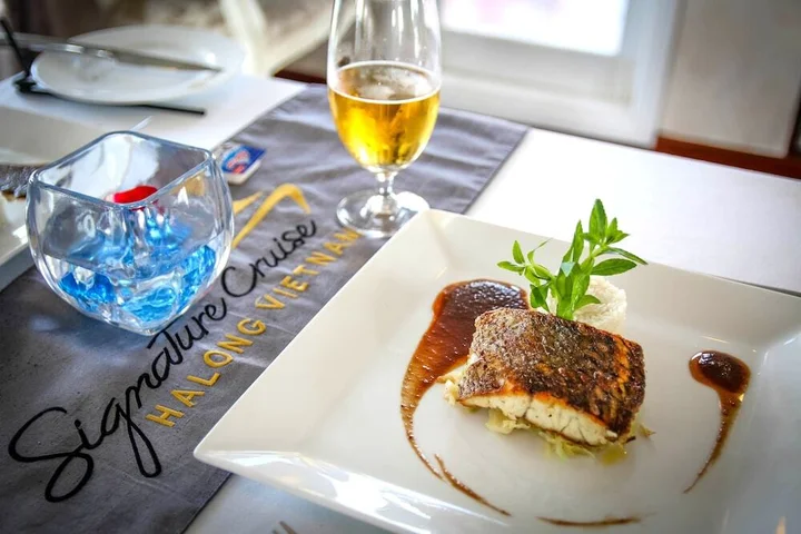 Халонг: Signature Halong Cruise