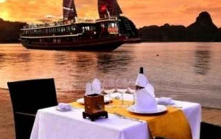 Халонг: Halong Dolphin Cruise