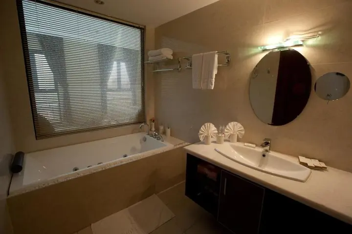 Ханой: The Pearl Hotel