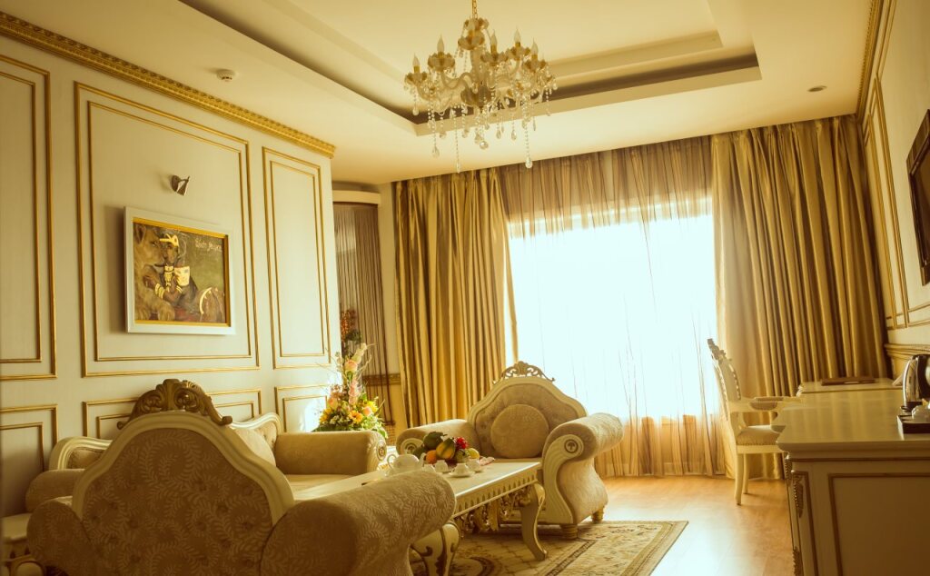 Хатинь: White Hotel