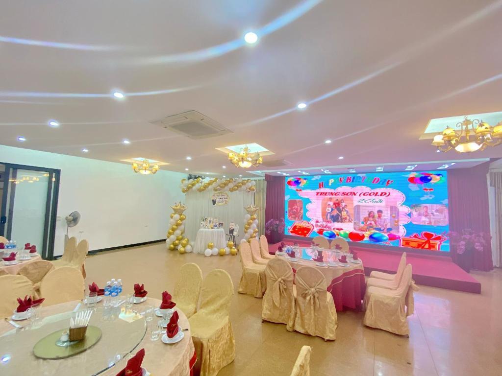 Хатинь: White Hotel
