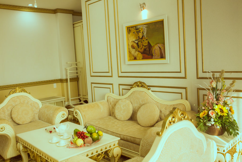 Хатинь: White Hotel