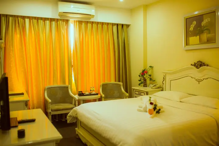 Хатинь: White Hotel