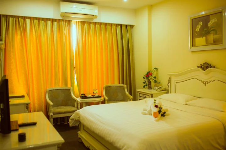 Хатинь: White Hotel