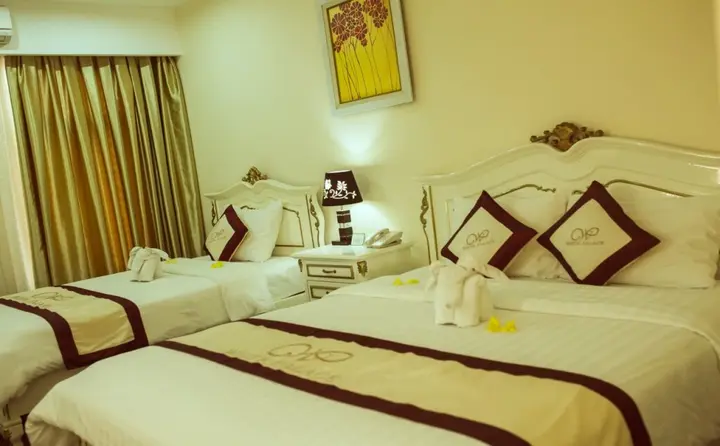 Хатинь: White Hotel