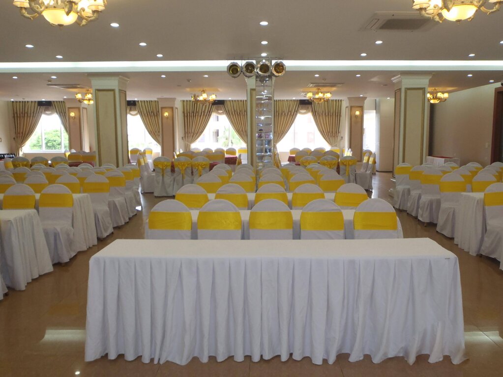 Хатинь: White Hotel