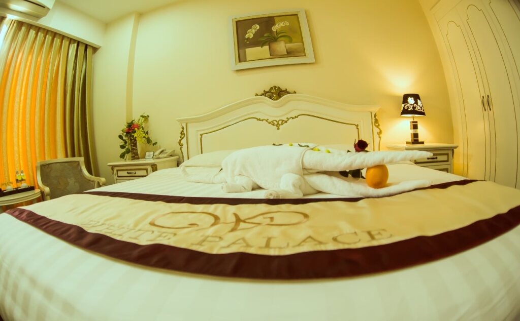 Хатинь: White Hotel