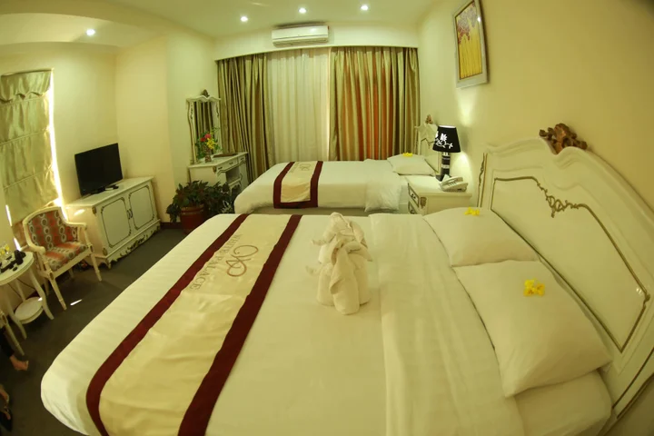 Хатинь: White Hotel