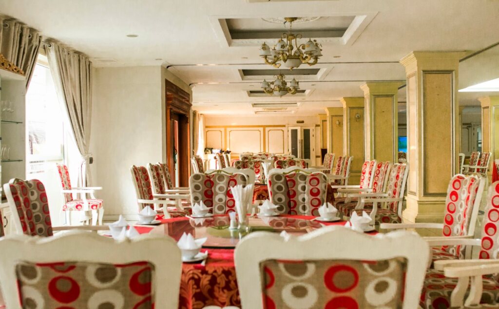 Хатинь: White Hotel