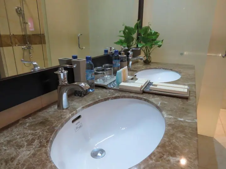 Тхузаумот: The Mira Hotel