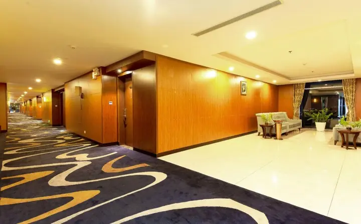 Тхузаумот: The Mira Hotel