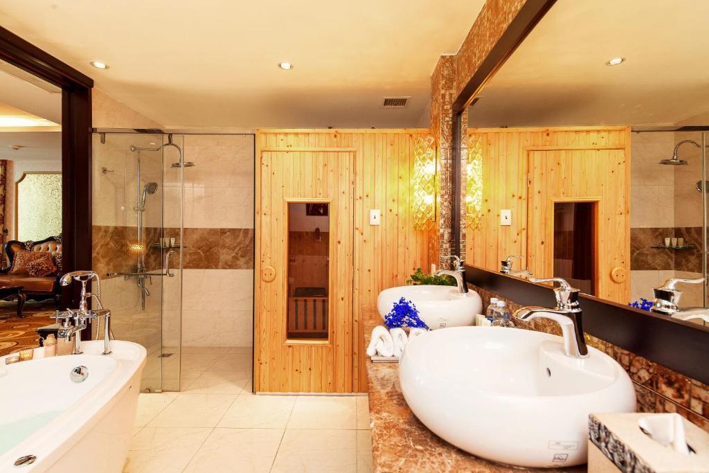 Тхузаумот: The Mira Hotel