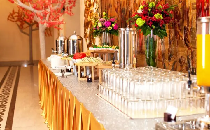 Тхузаумот: The Mira Hotel
