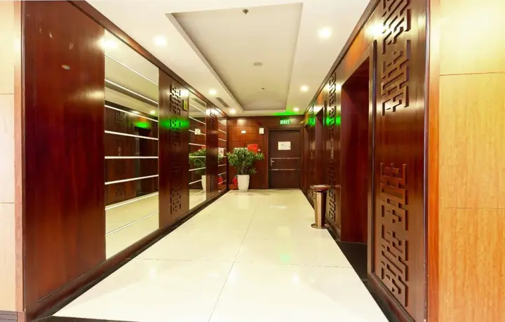 Тхузаумот: The Mira Hotel