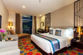 Тхузаумот: The Mira Hotel