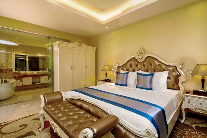 Тхузаумот: The Mira Hotel