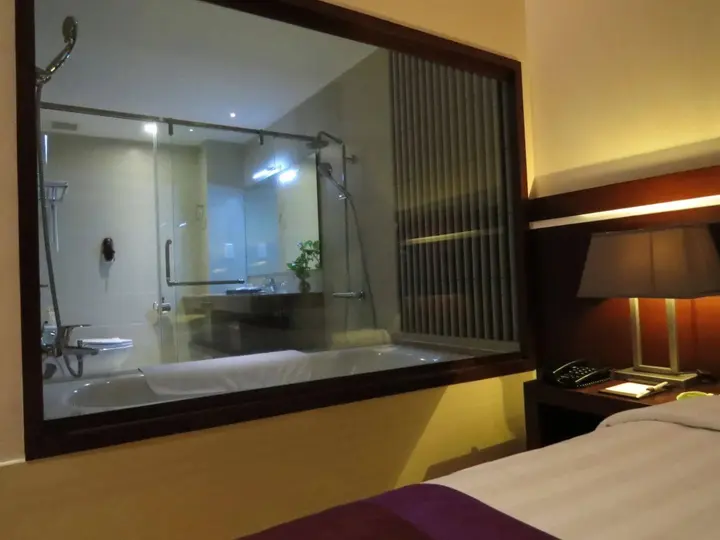 Тхузаумот: The Mira Hotel