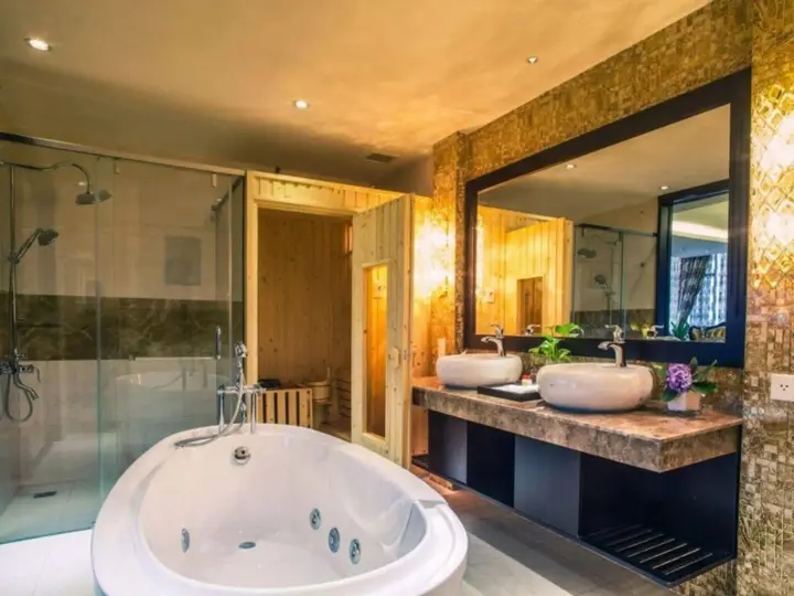Тхузаумот: The Mira Hotel