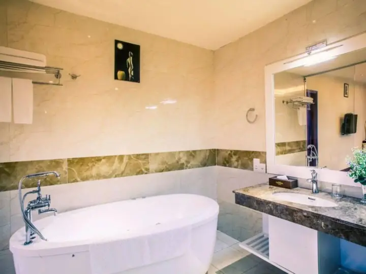 Тхузаумот: The Mira Hotel