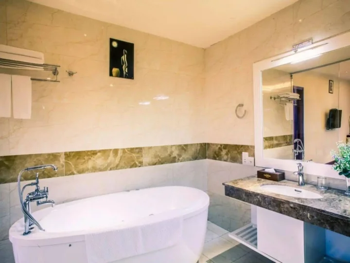 Тхузаумот: The Mira Hotel