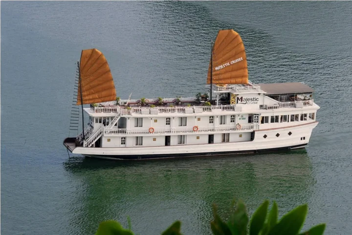 Халонг: Majestic Cruise