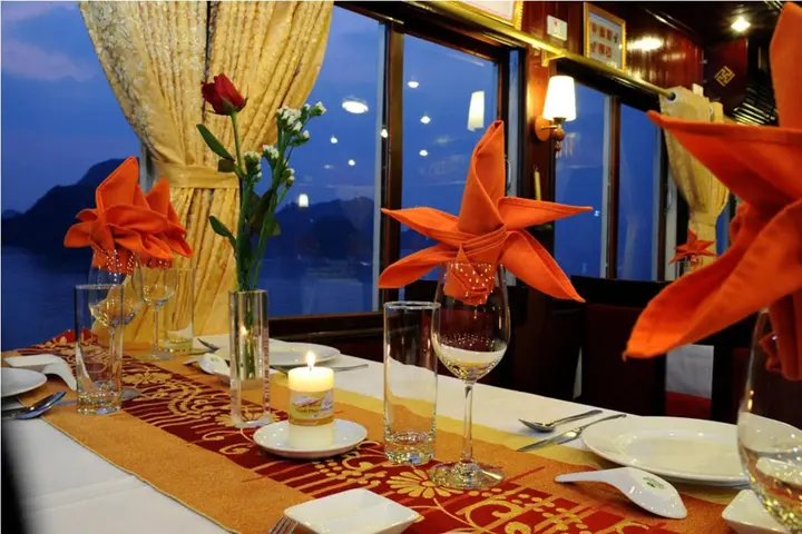 Халонг: Majestic Cruise