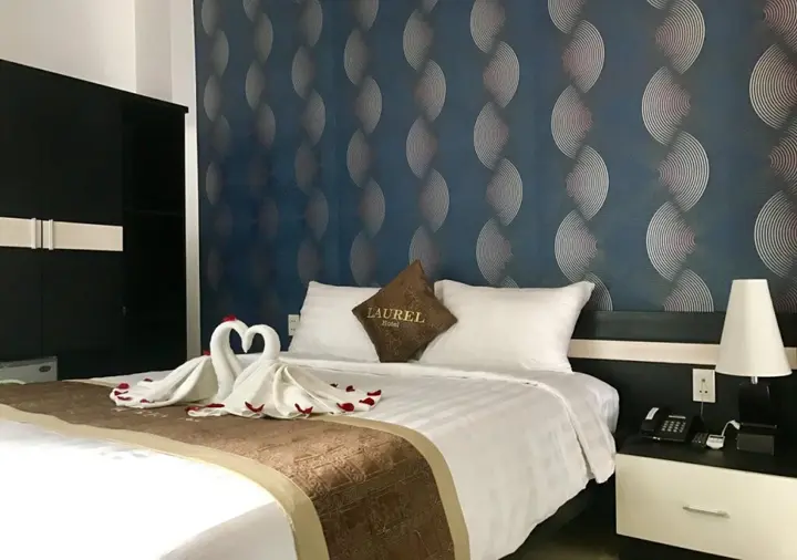 Хюэ: Laurel Hotel Hue