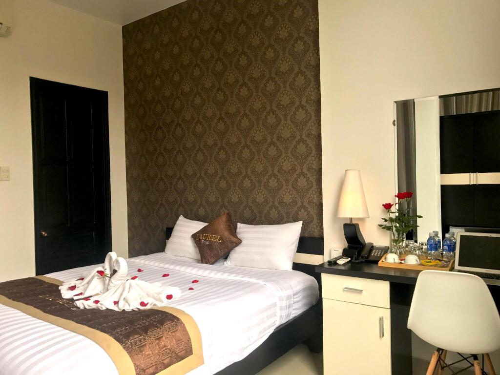 Хюэ: Laurel Hotel Hue