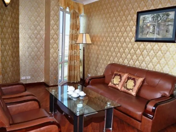 Халонг: Crown Hotel