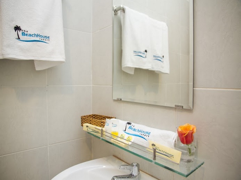 Суен Мок: The Beach House Resort