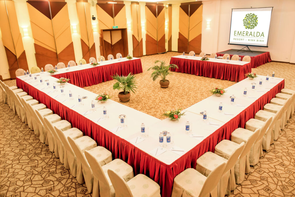 Зявьен: Emeralda Resort Ninh Binh