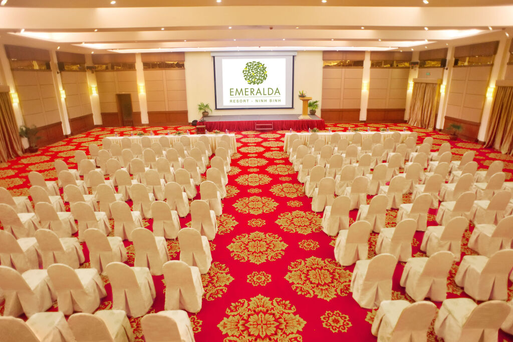 Зявьен: Emeralda Resort Ninh Binh