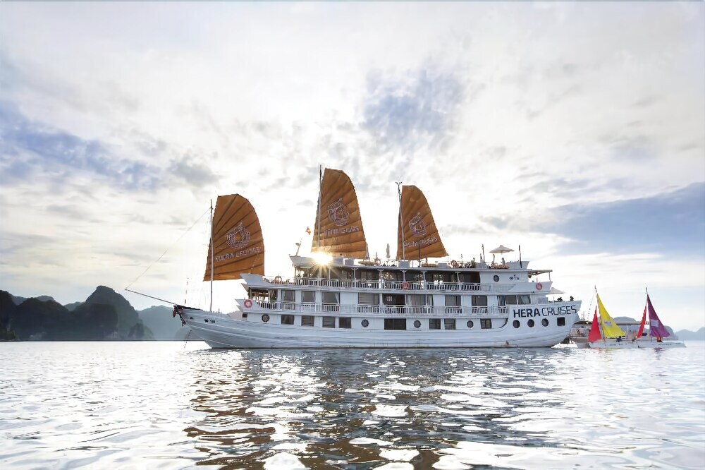 Халонг: Aphrodite Cruises