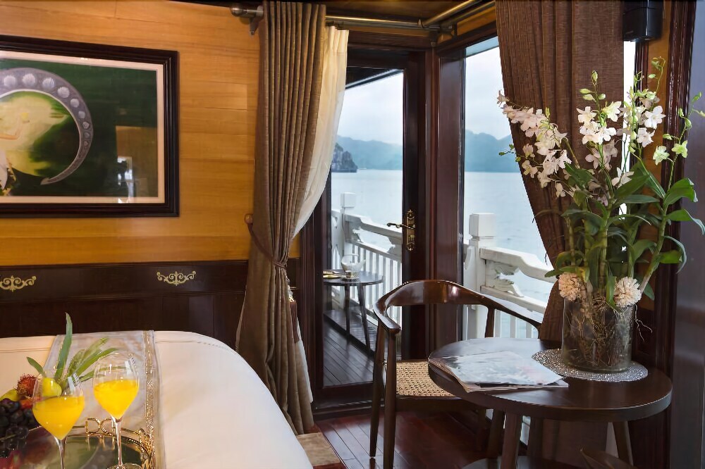Халонг: Aphrodite Cruises