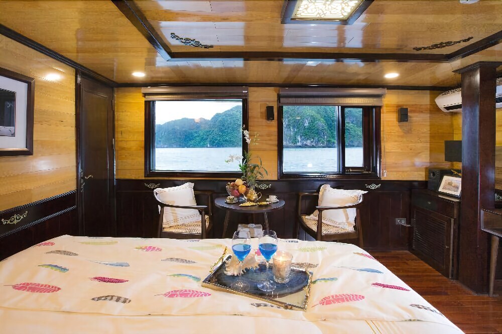 Халонг: Aphrodite Cruises