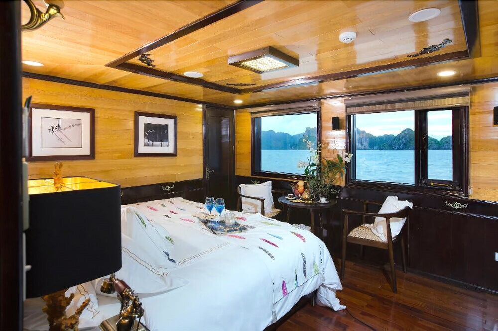 Халонг: Aphrodite Cruises