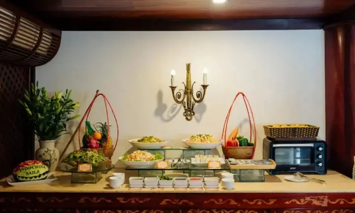 Халонг: Royal International Hotel