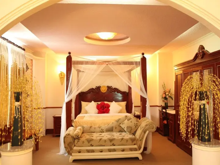 Камау: Best CM Hotel