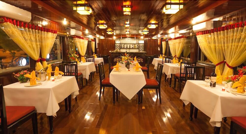 Халонг: Halong Bay Aloha Cruises