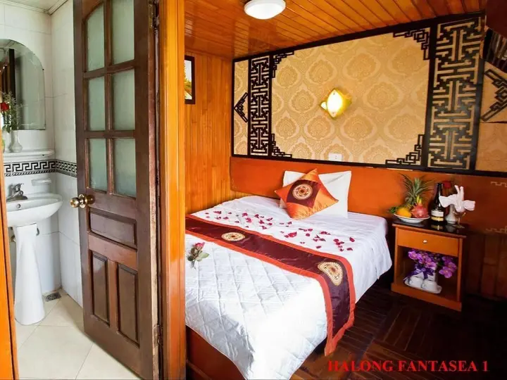 Халонг: Halong Bay Aloha Cruises