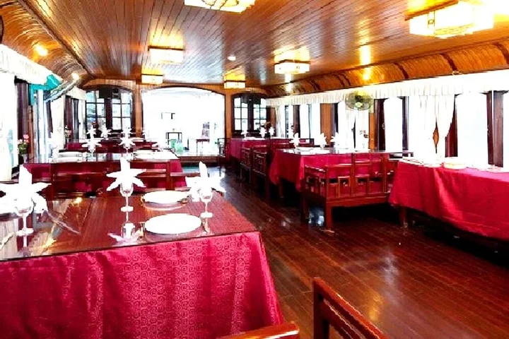 Халонг: Halong Bay Aloha Cruises