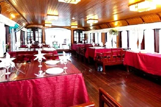 Халонг: Halong Bay Aloha Cruises