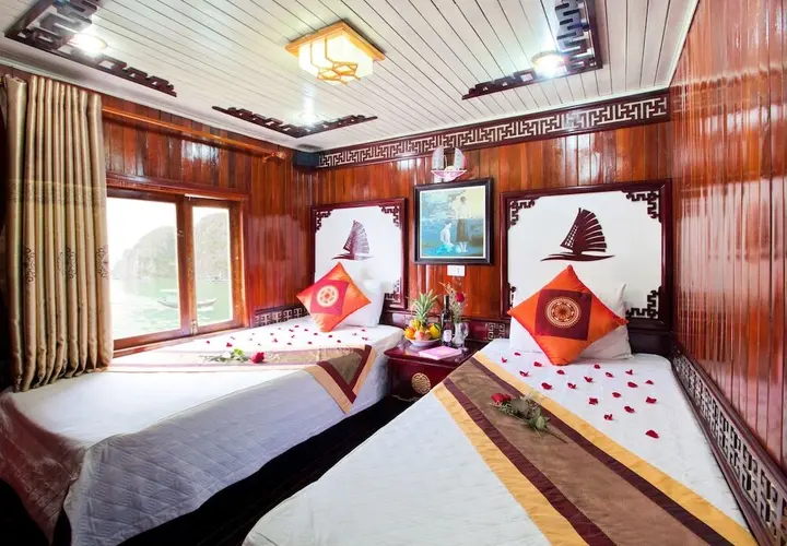 Халонг: Halong Bay Aloha Cruises