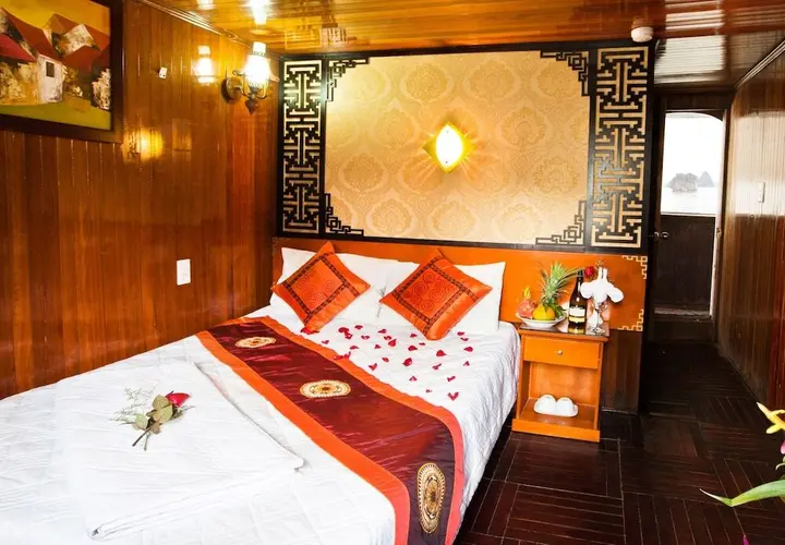 Халонг: Halong Bay Aloha Cruises