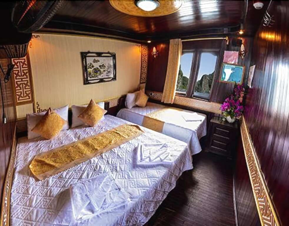 Халонг: Halong Bay Aloha Cruises