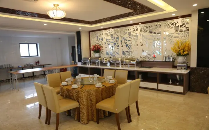 Хатинь: Ha Huy Hotel