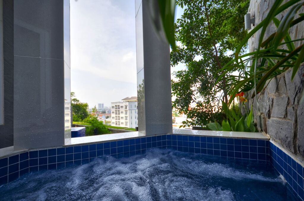 Вунгтау: The Wind Resort - Tropical Hillside Escape