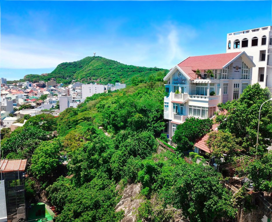 Вунгтау: The Wind Resort - Tropical Hillside Escape